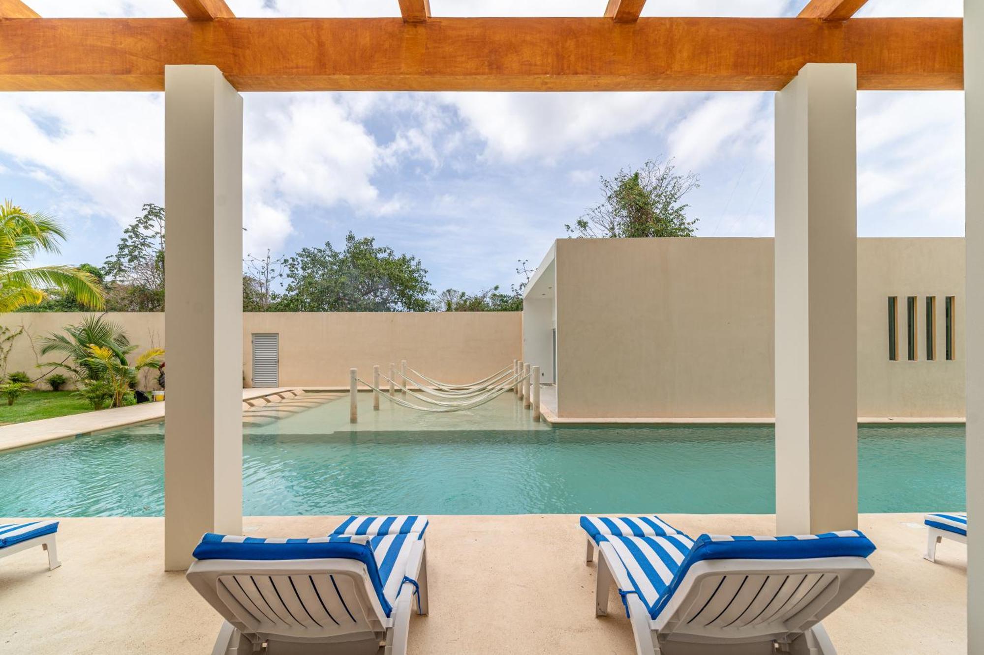 Penthouse With Jungle View Terrace Gym Pool Hottub Сasa de vacaciones *